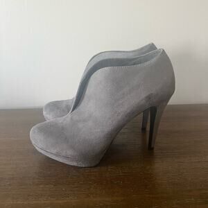 Audrey Brooke Woman’s Gray Suede Ankle Bootie Hi Heel Pumps- Size 9
